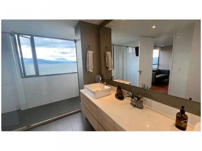 Apartamento de 3 alcobas en venta en El Poblado, Medellín, 265 m² · foto 15 de 18