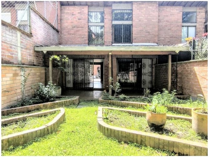 Casa de 3 alcobas en venta en Loma Del Escobero, Envigado, 146 m² · foto 9 de 24