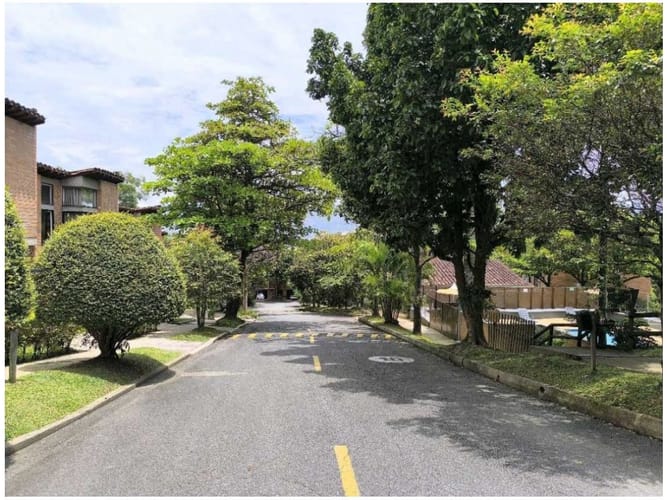 Casa de 3 alcobas en venta en Loma Del Escobero, Envigado, 146 m² · foto 21 de 24