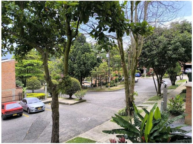 Casa de 3 alcobas en venta en Loma Del Escobero, Envigado, 146 m² · foto 22 de 24