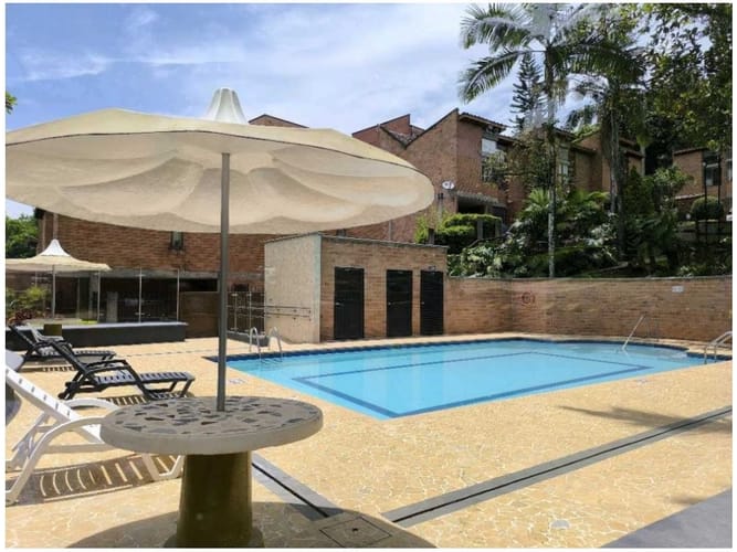 Casa de 3 alcobas en venta en Loma Del Escobero, Envigado, 146 m² · foto 24 de 24