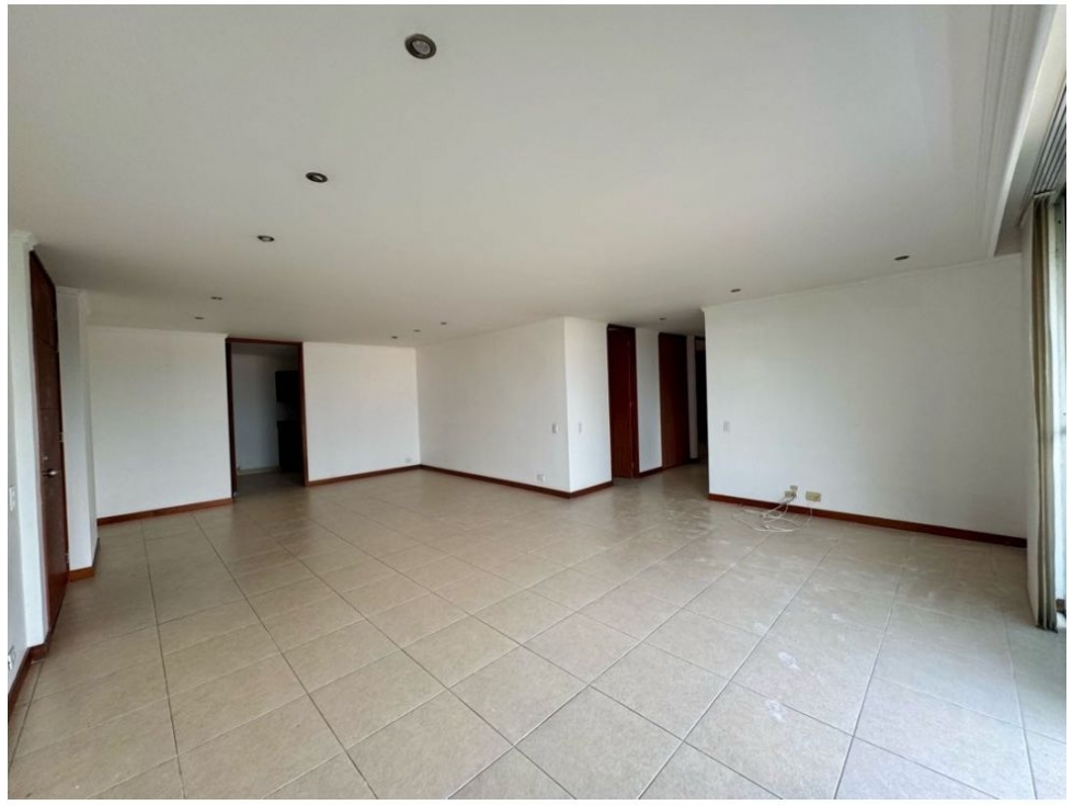 Apartamento en venta en Loma Benedictinos, Envigado · foto 3 de 24