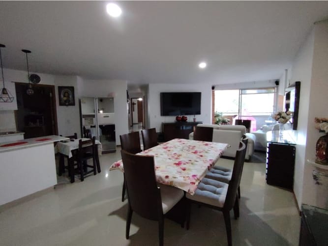 Apartamento de 3 alcobas en venta en Las Lomitas, Sabaneta, 161 m² · foto 4 de 12