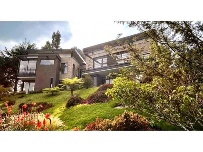 Casa de 5 alcobas en venta en Loma Del Chocho, Envigado, 347 m² · foto 2 de 7