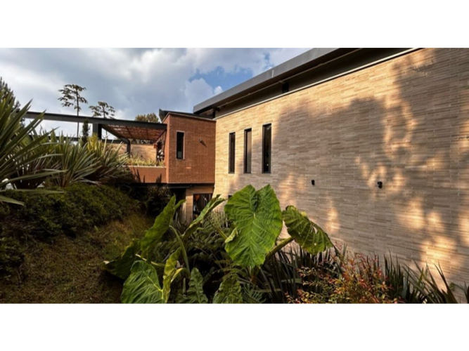 Casa de 5 alcobas en venta en Loma Del Chocho, Envigado, 347 m² · foto 3 de 7