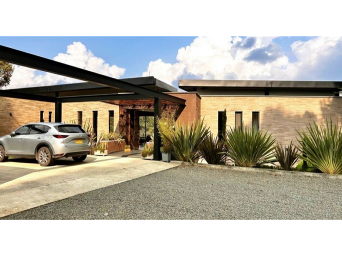 Casa de 5 alcobas en venta en Loma Del Chocho, Envigado, 347 m² · foto 4 de 7