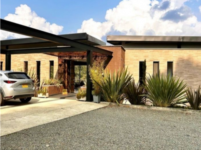 Casa de 5 alcobas en venta en Loma Del Chocho, Envigado, 347 m² · foto 5 de 7