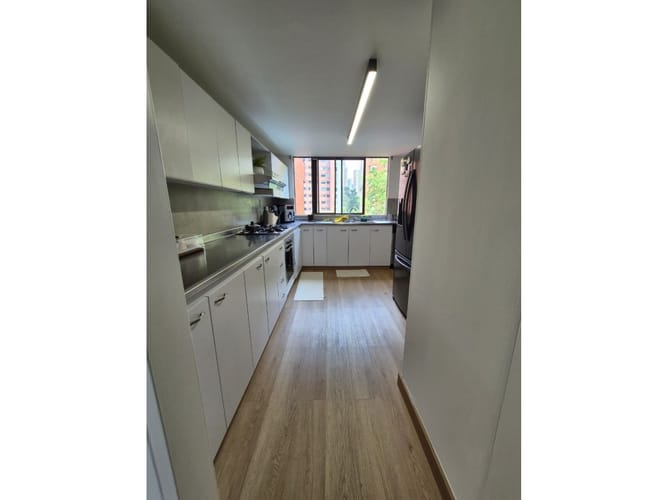 Apartamento de 3 alcobas en venta en El Poblado, Medellín, 140 m² · foto 6 de 6