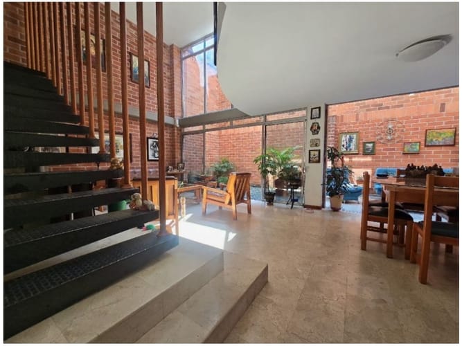 Casa de 5 alcobas en venta en Loma De San Jose, Sabaneta, 256 m² · foto 3 de 24