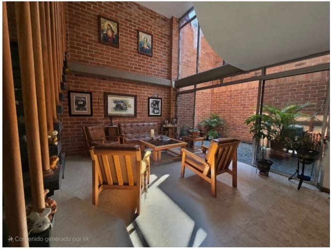 Casa de 5 alcobas en venta en Loma De San Jose, Sabaneta, 256 m² · foto 4 de 24