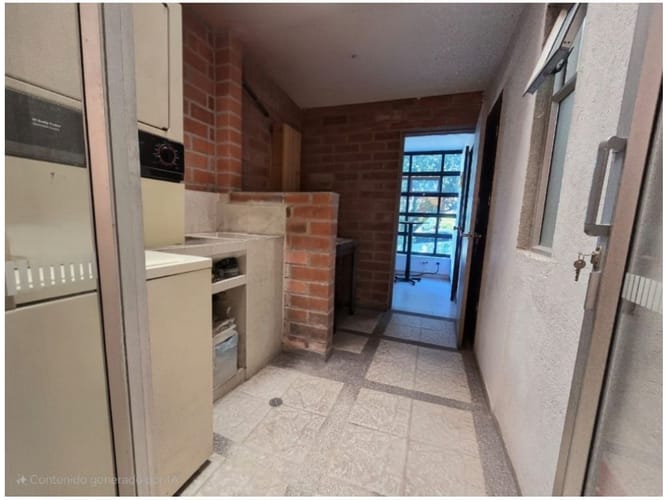 Casa de 5 alcobas en venta en Loma De San Jose, Sabaneta, 256 m² · foto 14 de 24