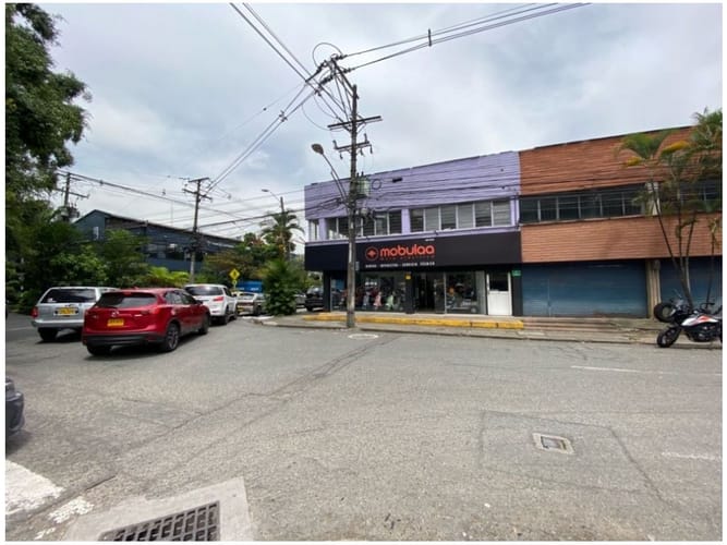 Local en venta en El Poblado, Medellín, 205 m² · foto 2 de 9