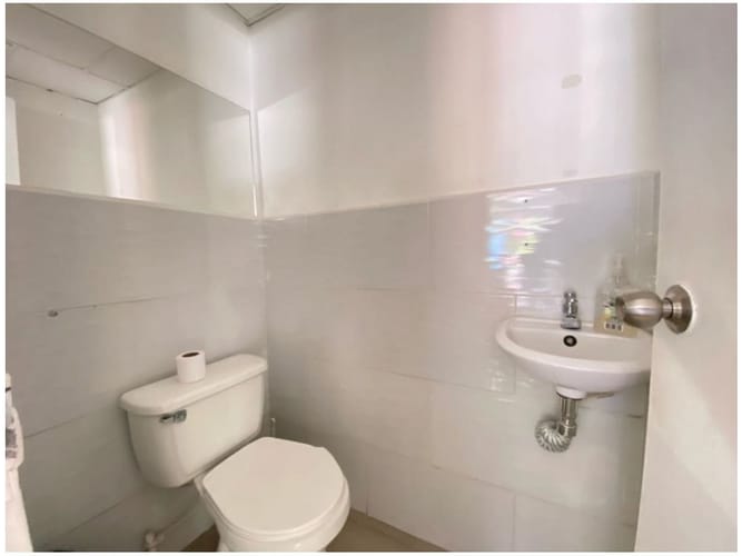 Local en venta en El Poblado, Medellín, 205 m² · foto 7 de 9
