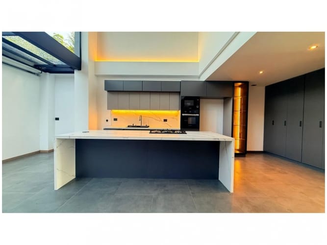 Casa de 3 alcobas en venta en Llano Grande, Rionegro, 245 m² · foto 3 de 21
