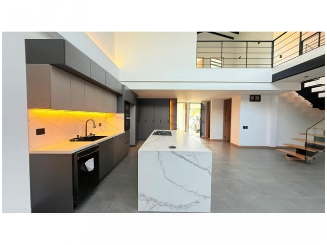 Casa de 3 alcobas en venta en Llano Grande, Rionegro, 245 m² · foto 4 de 21