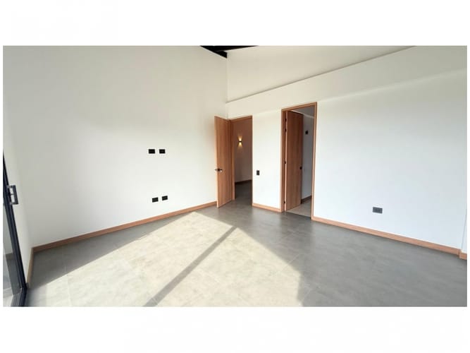 Casa de 3 alcobas en venta en Llano Grande, Rionegro, 245 m² · foto 11 de 21