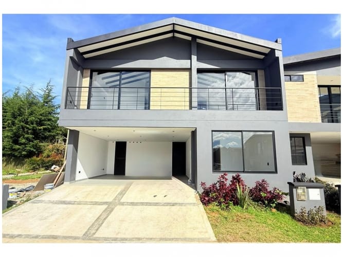 Casa de 3 alcobas en venta en Llano Grande, Rionegro, 245 m² · foto 18 de 21