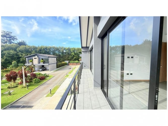 Casa de 3 alcobas en venta en Llano Grande, Rionegro, 245 m² · foto 20 de 21