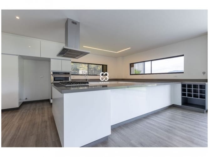 Casa de 3 alcobas en venta en San Diego, Medellín, 1605 m² · foto 2 de 16