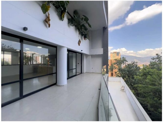 Apartamento en venta en El Poblado, Medellín · foto 2 de 18