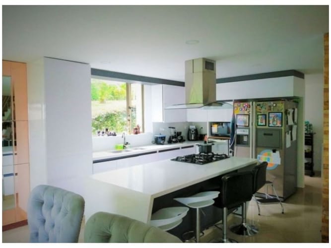 Casa de 4 alcobas en venta en Loma Del Chocho, Envigado, 284 m² · foto 3 de 17