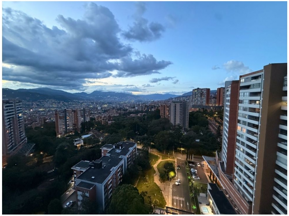 Apartamento en venta en Loma De Las Brujas, Envigado · foto 2 de 24
