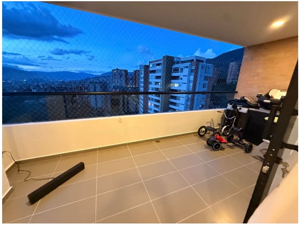 Apartamento en venta en Loma De Las Brujas, Envigado · foto 3 de 24