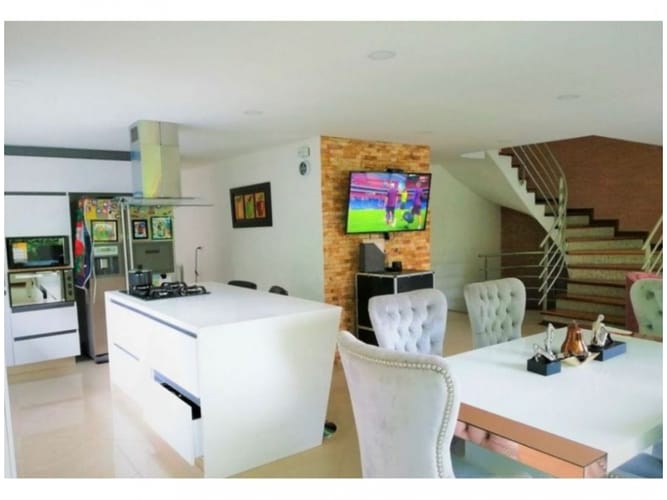 Casa de 4 alcobas en venta en Loma Del Chocho, Envigado, 284 m² · foto 11 de 17