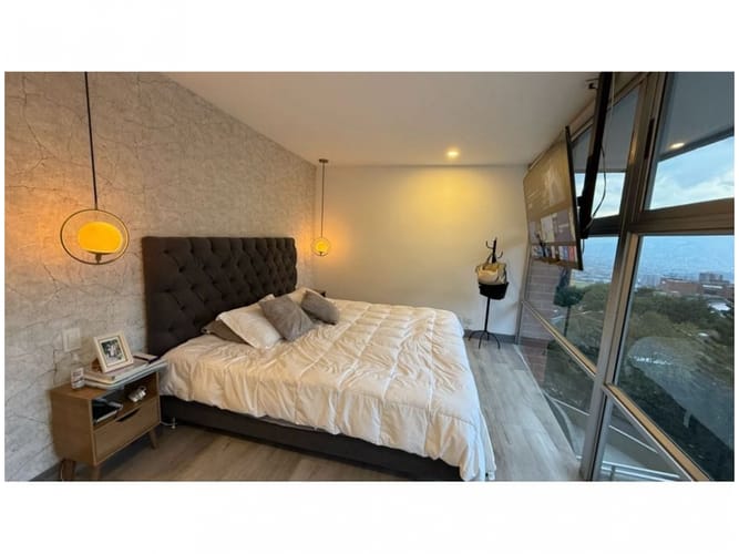 Apartamento en venta en El Poblado, Medellín, 210 m² · foto 2 de 24