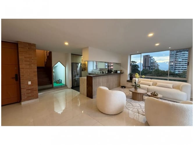 Apartamento en venta en El Poblado, Medellín, 210 m² · foto 3 de 24