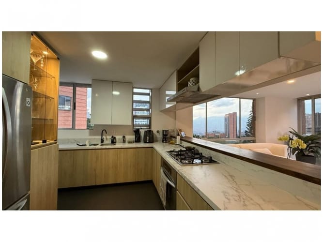 Apartamento en venta en El Poblado, Medellín, 210 m² · foto 11 de 24
