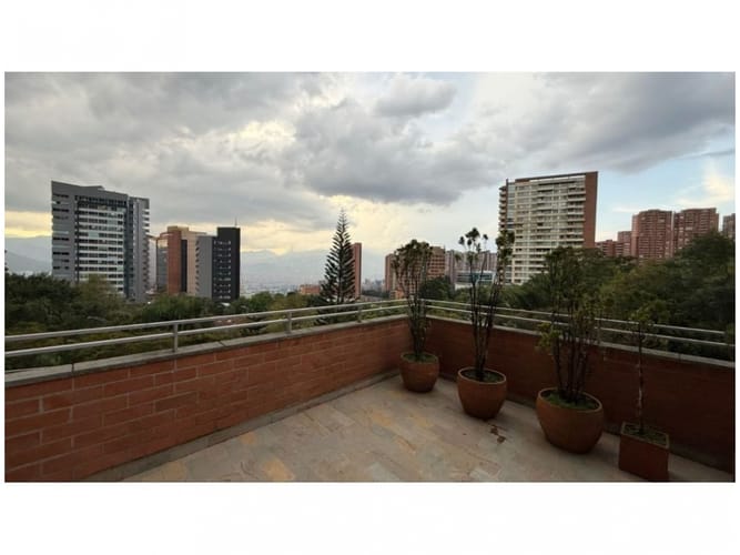 Apartamento en venta en El Poblado, Medellín, 210 m² · foto 15 de 24