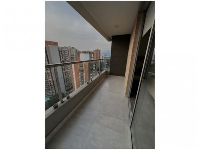 Apartamento en venta en El Poblado, Medellín · foto 6 de 24