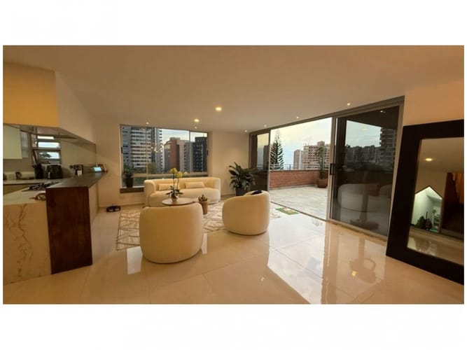 Apartamento en venta en El Poblado, Medellín, 210 m² · foto 17 de 24