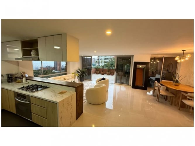 Apartamento en venta en El Poblado, Medellín, 210 m² · foto 18 de 24