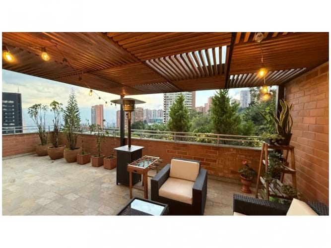 Apartamento en venta en El Poblado, Medellín, 210 m² · foto 21 de 24