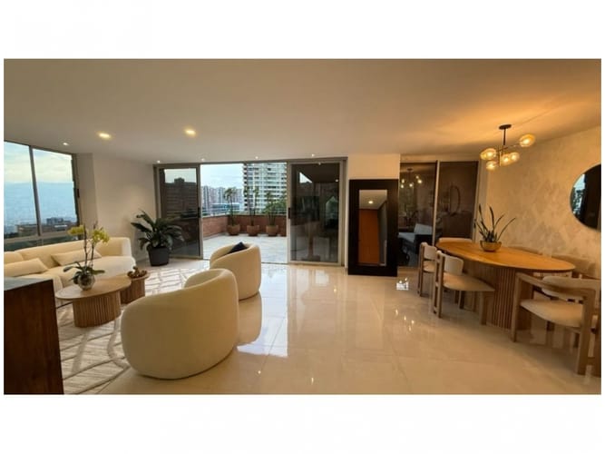 Apartamento en venta en El Poblado, Medellín, 210 m² · foto 23 de 24