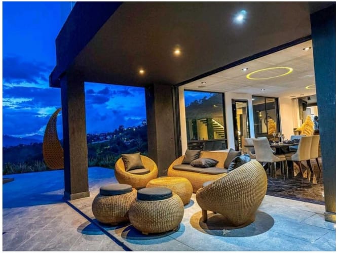 Casa de 3 alcobas en venta en La Doctora, Sabaneta, 1831 m² · foto 3 de 24