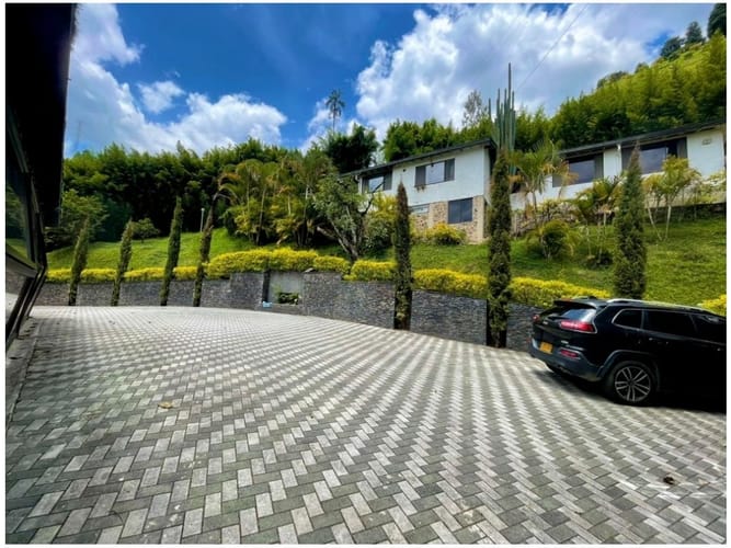 Casa de 3 alcobas en venta en La Doctora, Sabaneta, 1831 m² · foto 8 de 24