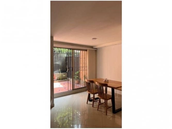 Casa de 3 alcobas en venta en Camino Verde, Medellín, 151 m² · foto 2 de 7