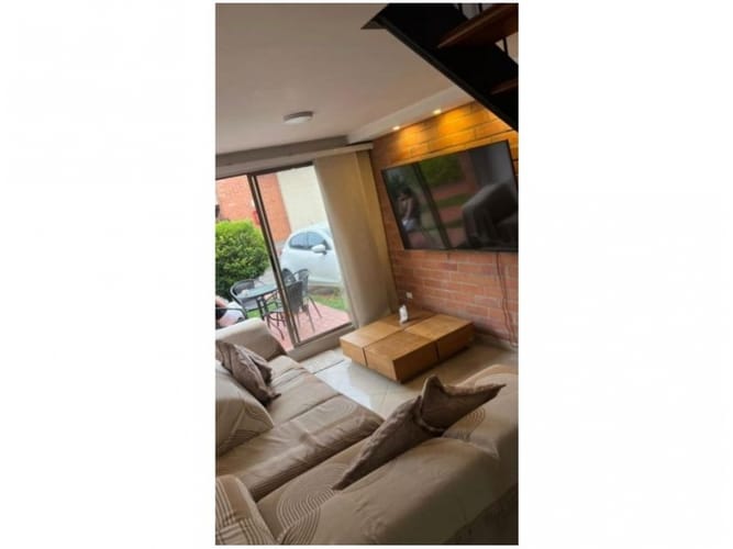 Casa de 3 alcobas en venta en Camino Verde, Medellín, 151 m² · foto 3 de 7