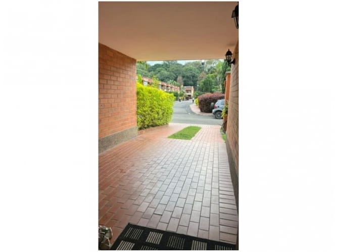 Casa de 3 alcobas en venta en Camino Verde, Medellín, 151 m² · foto 7 de 7