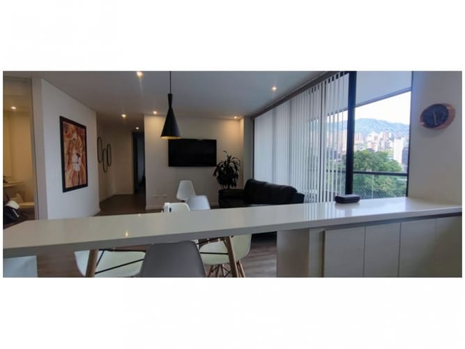 Apartamento de 2 alcobas en venta en El Poblado, Medellín, 95 m² · foto 2 de 24