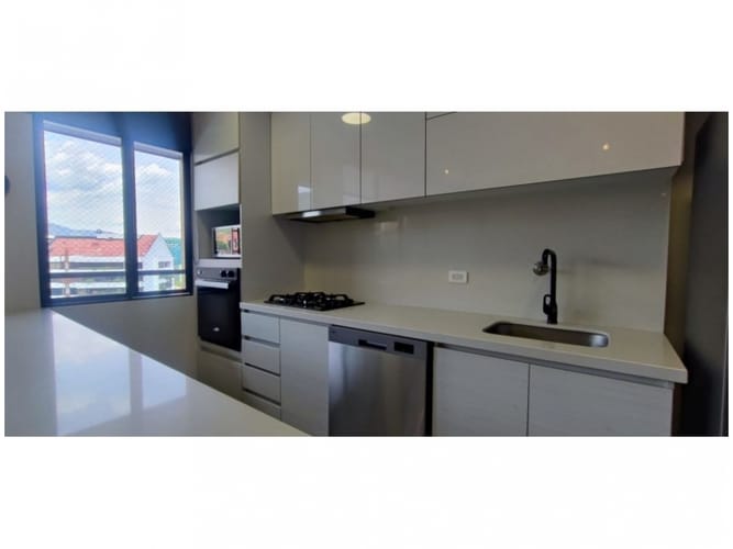 Apartamento de 2 alcobas en venta en El Poblado, Medellín, 95 m² · foto 9 de 24