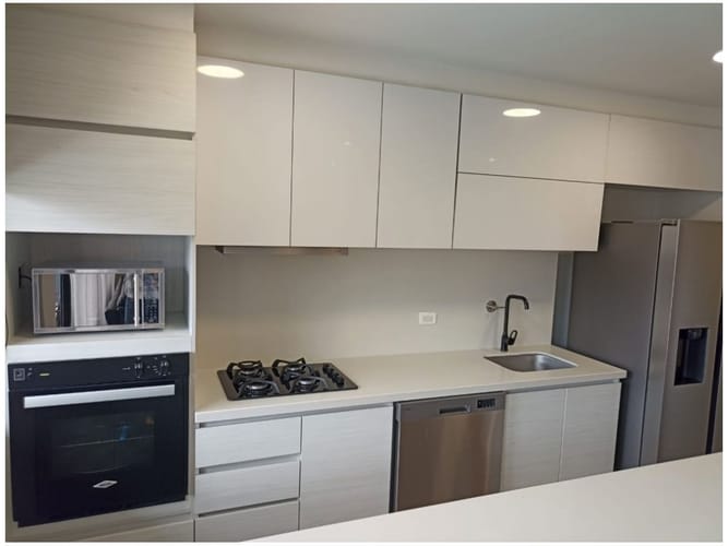 Apartamento de 2 alcobas en venta en El Poblado, Medellín, 95 m² · foto 10 de 24