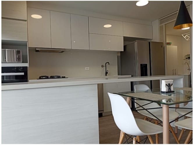 Apartamento de 2 alcobas en venta en El Poblado, Medellín, 95 m² · foto 12 de 24