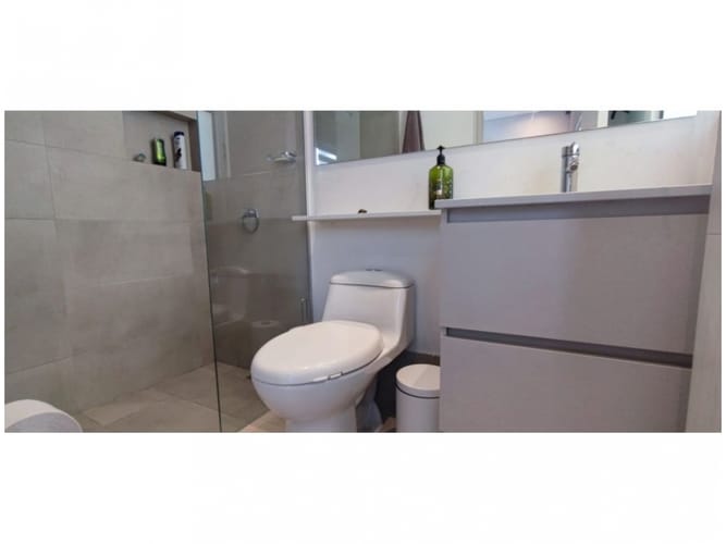 Apartamento de 2 alcobas en venta en El Poblado, Medellín, 95 m² · foto 22 de 24
