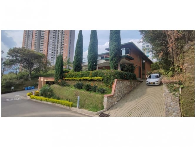 Casa de 4 alcobas en venta en San Joaquin, Sabaneta, 350 m² · foto 2 de 24