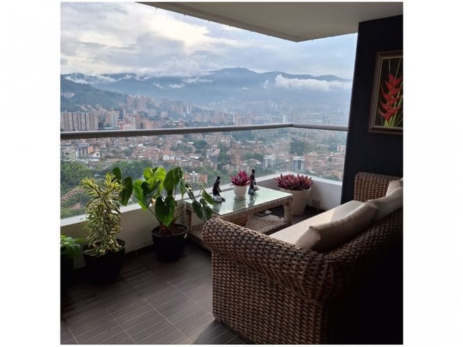Apartamento de 3 alcobas en venta en Loma De Las Brujas, Envigado, 138 m² · foto 2 de 14
