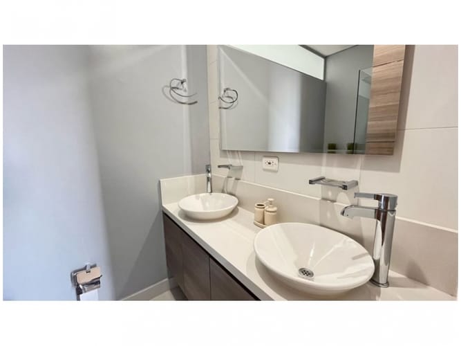 Apartamento de 3 alcobas en venta en El Poblado, Medellín, 107 m² · foto 14 de 17